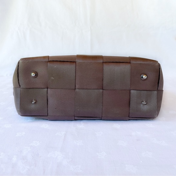 Harvey’s Seatbelt Shoulder Bag - Picture 4 of 8